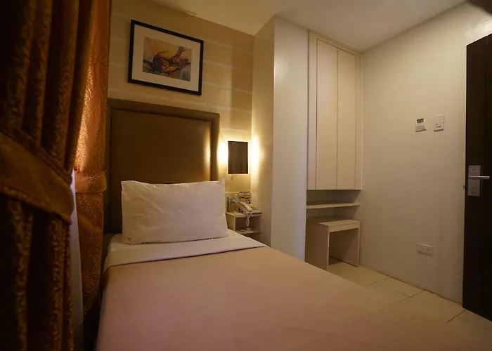 Tom's Hotel 3*
