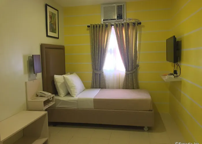 Tom's Hotel 3*