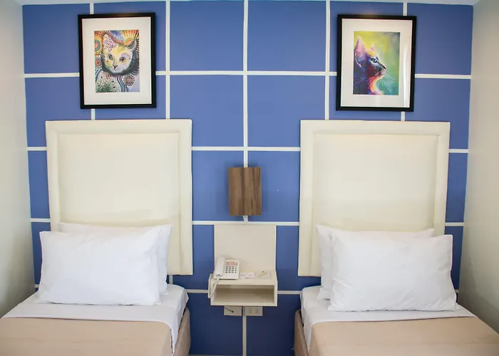 Tom's Hotel 3*