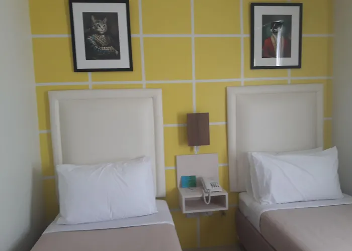 Tom's Hotel 3*