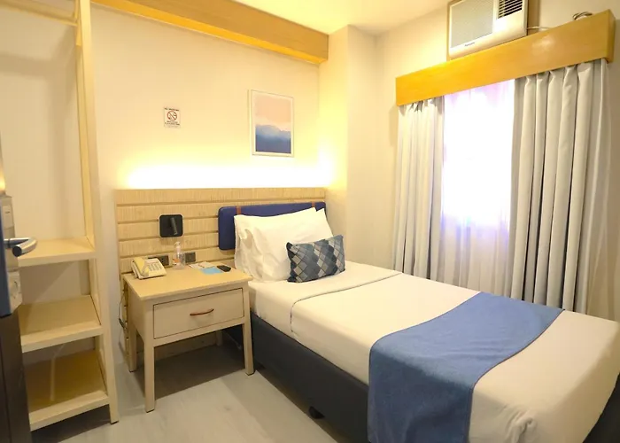 Tom's Hotel 3*