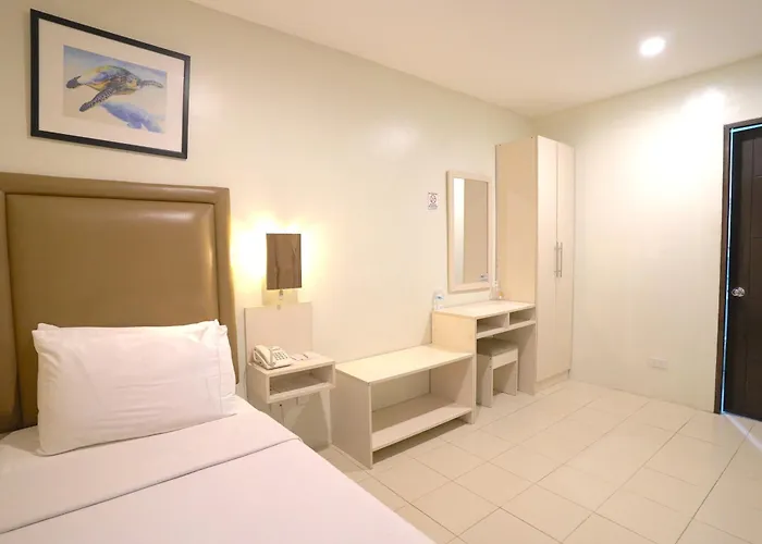 Tom's Hotel 3*